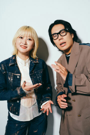 PrimeVideo『セフレと恋人の境界線』スタジオMCを務めるラランドのサーヤと令和ロマンの髙比良くるま