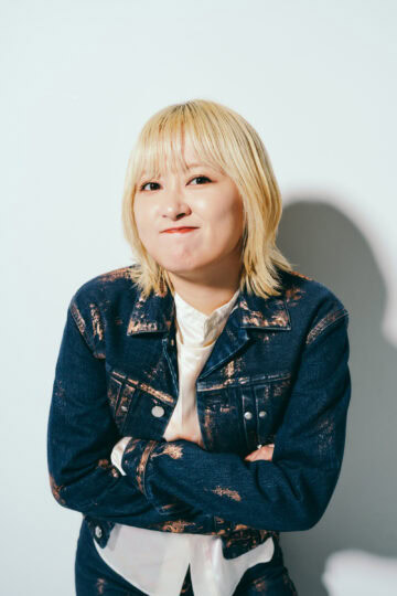 PrimeVideo『セフレと恋人の境界線』スタジオMCを務めるラランドのサーヤ