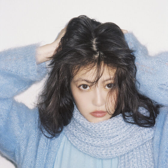 【今田美桜】思わず抱きしめたくなる♡ あざとかわいい冬のニット＆ファーコーデ