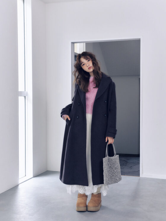 1枚は持っておきたい！ 羽織るだけで大人っぽスタイルを叶えるクラシックアウター3選