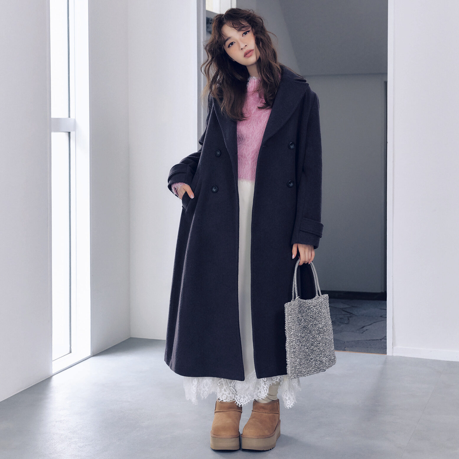 1枚は持っておきたい！ 羽織るだけで大人っぽスタイルを叶えるクラシックアウター3選