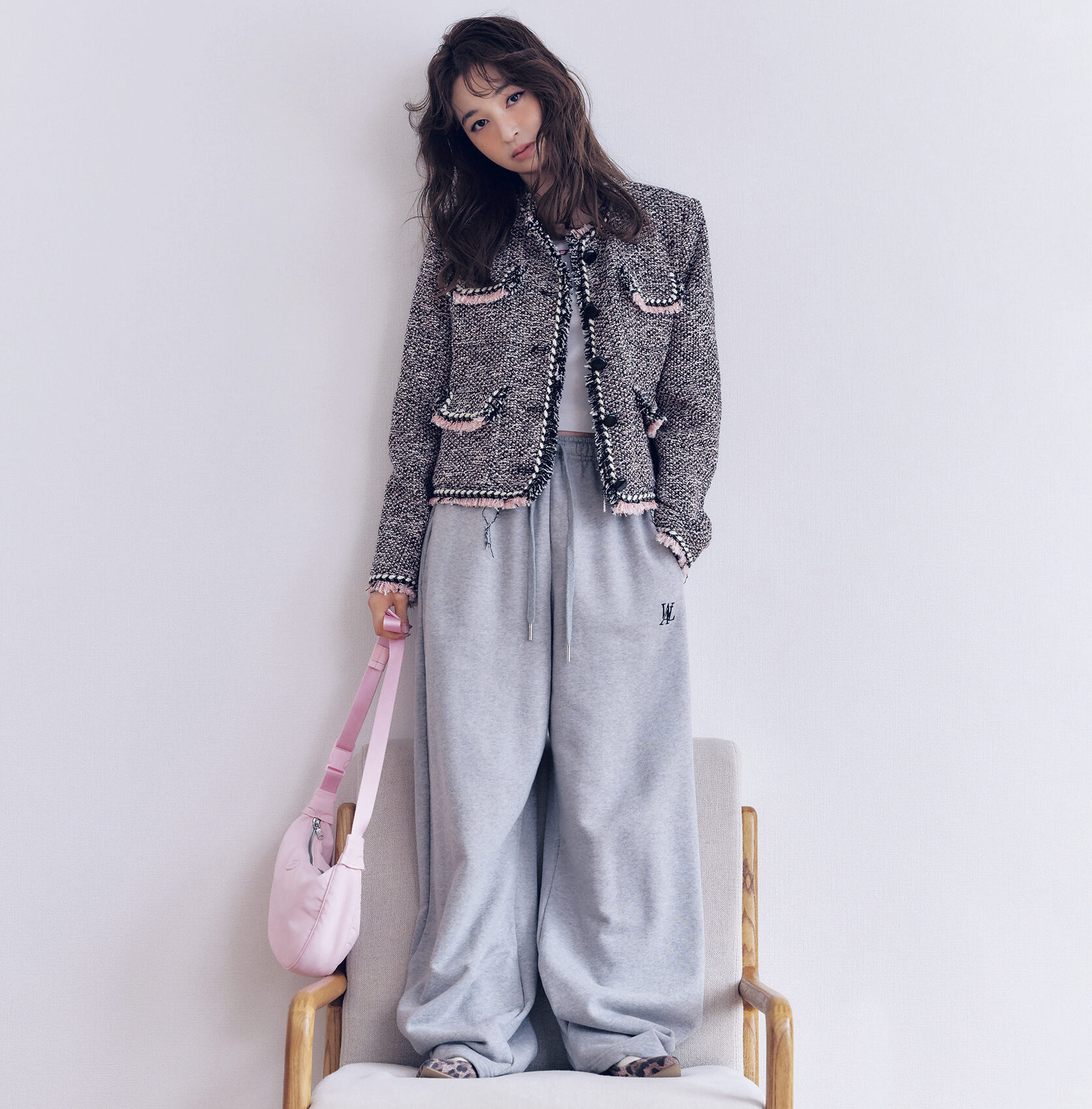 アウターで“あざと可愛く”♡ ツイードやファーをカジュアルに着崩す「甘口アウター」を攻略！