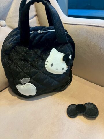 ハローキティ × ブリルミー　中身が見えて時短がかなうズボラに優しいコスメポーチ VELOUR BLACK ver.