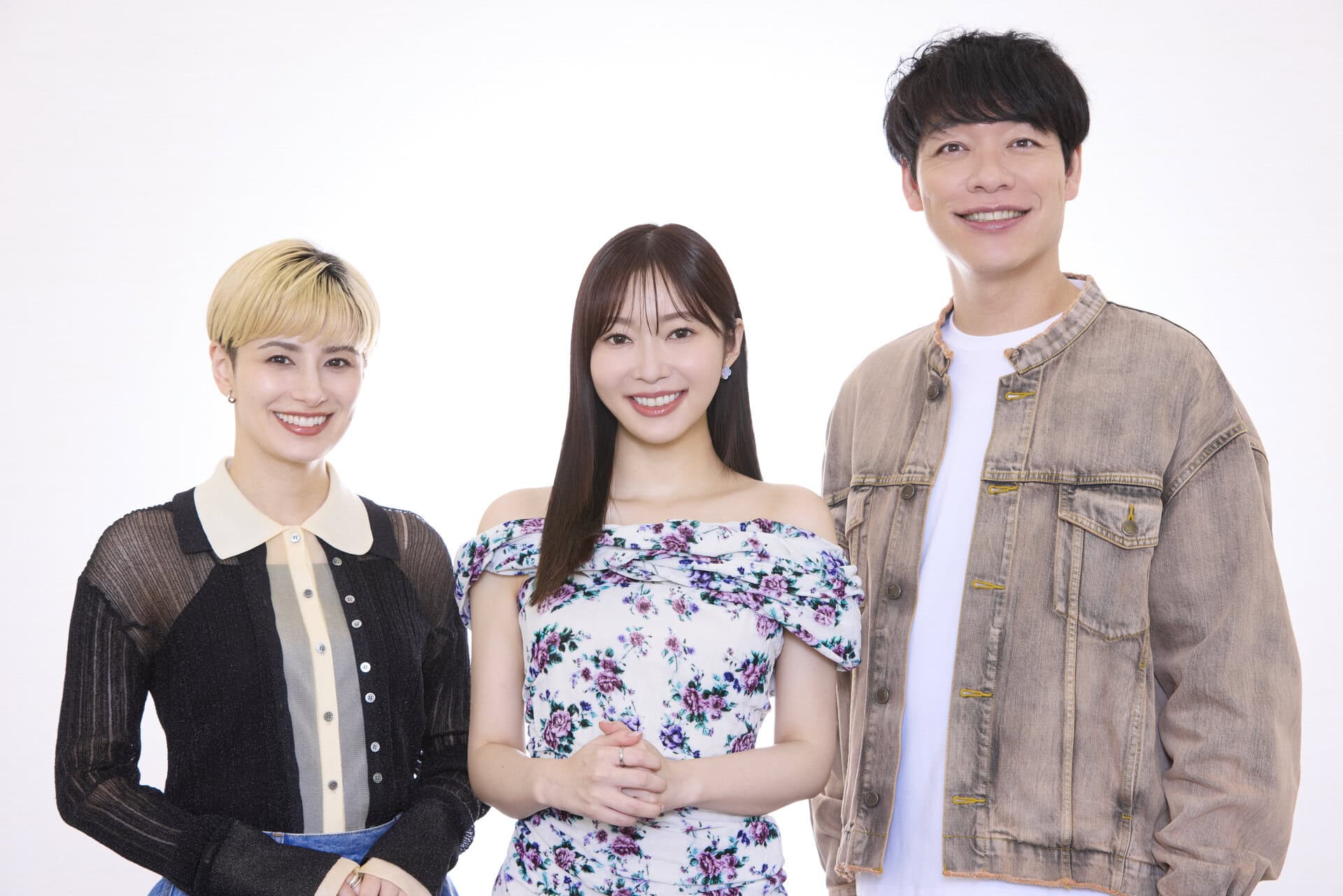 Prime Videoで独占配信中の『ラブ トランジット』シーズン3でスタジオMCをつとめる(左より)ホラン千秋さん、指原莉乃さん、川島 明さん