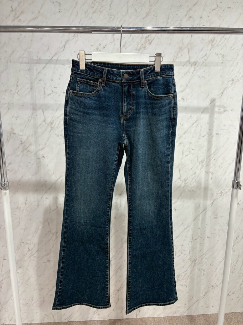 GU スリムフレアジーンズ