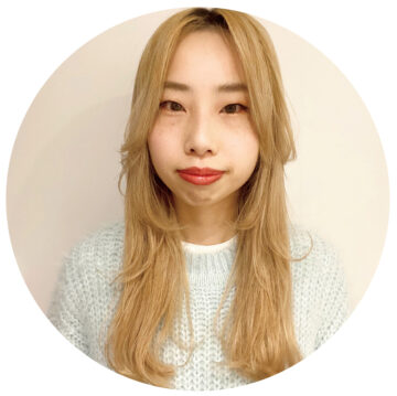 スタイリスト　YUMI HIGASHIDE