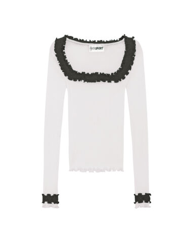 スタイリスト　YUMI HIGASHIDE