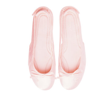 スタイリスト　YUMI HIGASHIDE