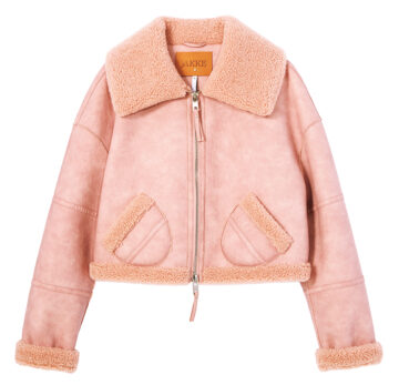 スタイリスト　YUMI HIGASHIDE