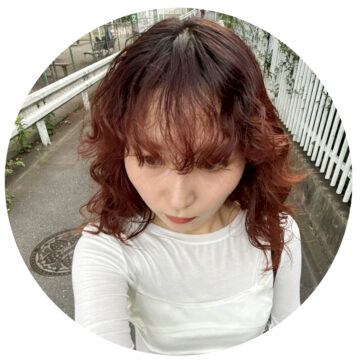 スタイリスト　MOMOKO HARADA