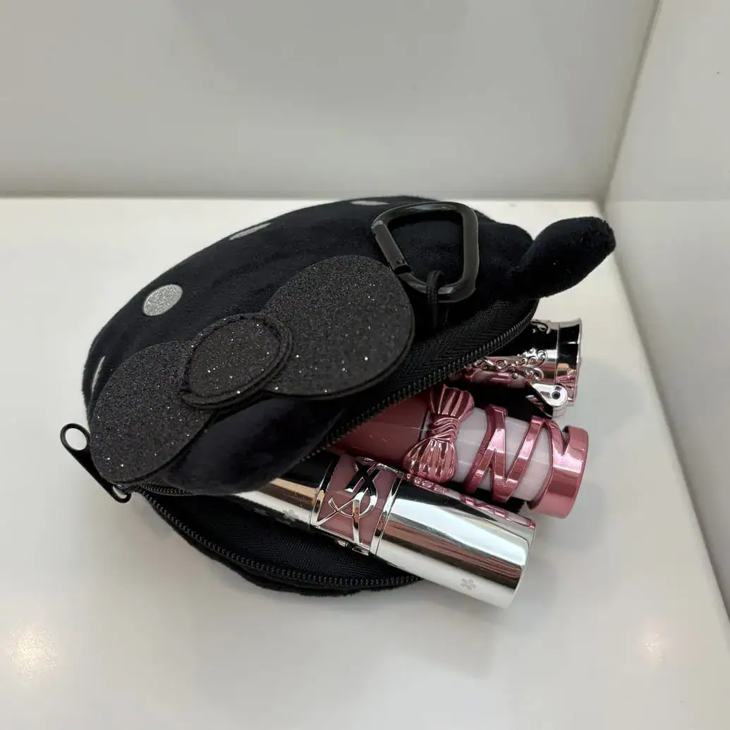 HELLO KITTY　ふわふわフェイスポーチ