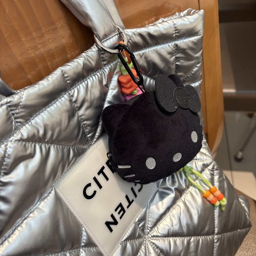 ハローキティ ふわふわフェイスポーチ