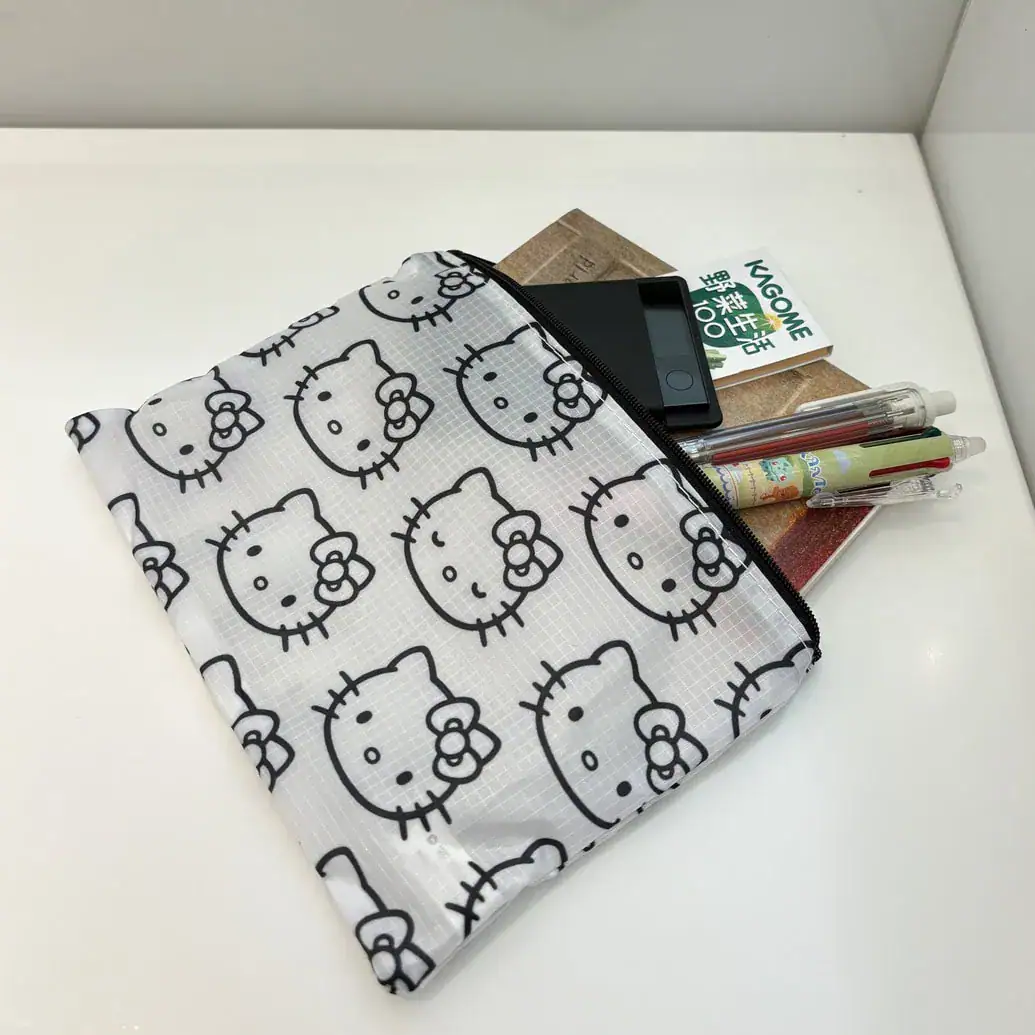 HELLO KITTY　総柄リップストップポーチ