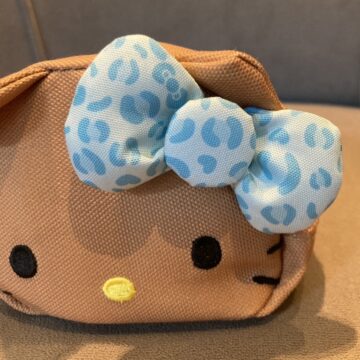 冬でも日焼け♡ ひょう柄リボンのハローキティ ポーチチャーム