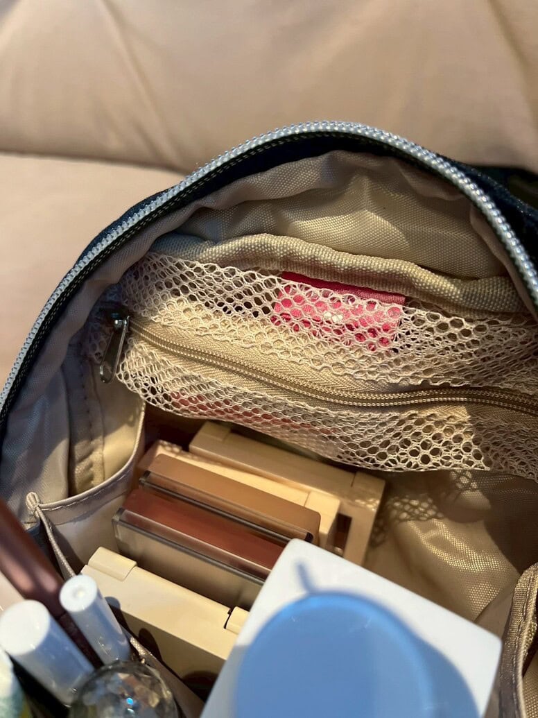 ハローキティ × ブリルミー 中身が見えて時短がかなうズボラに優しいコスメポーチ VELOUR BLACK ver.