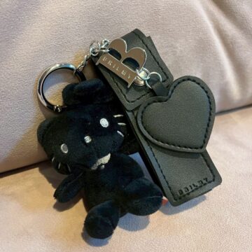 ハローキティ × ブリルミー　いつでもササッとお直しできるズボラに優しいミラー付きリップチャーム BLACK ver.