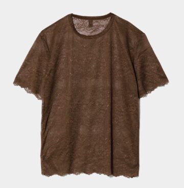 ベーシックかつニュアンスのあるカラーで展開し、背中に配置した「beautiful people」のさりげないタグがアクセントに。