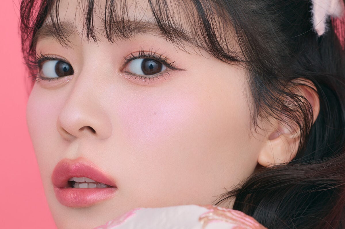 坂井仁香がデジャヴュ 極細クリームペンシルで引いたアイラインの仕上がりを見せるアップ画像