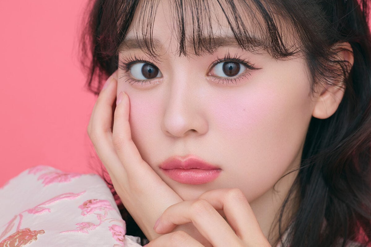 坂井仁香がデジャヴュ 極細クリームペンシルで引いたアイラインの仕上がりを見せるカット