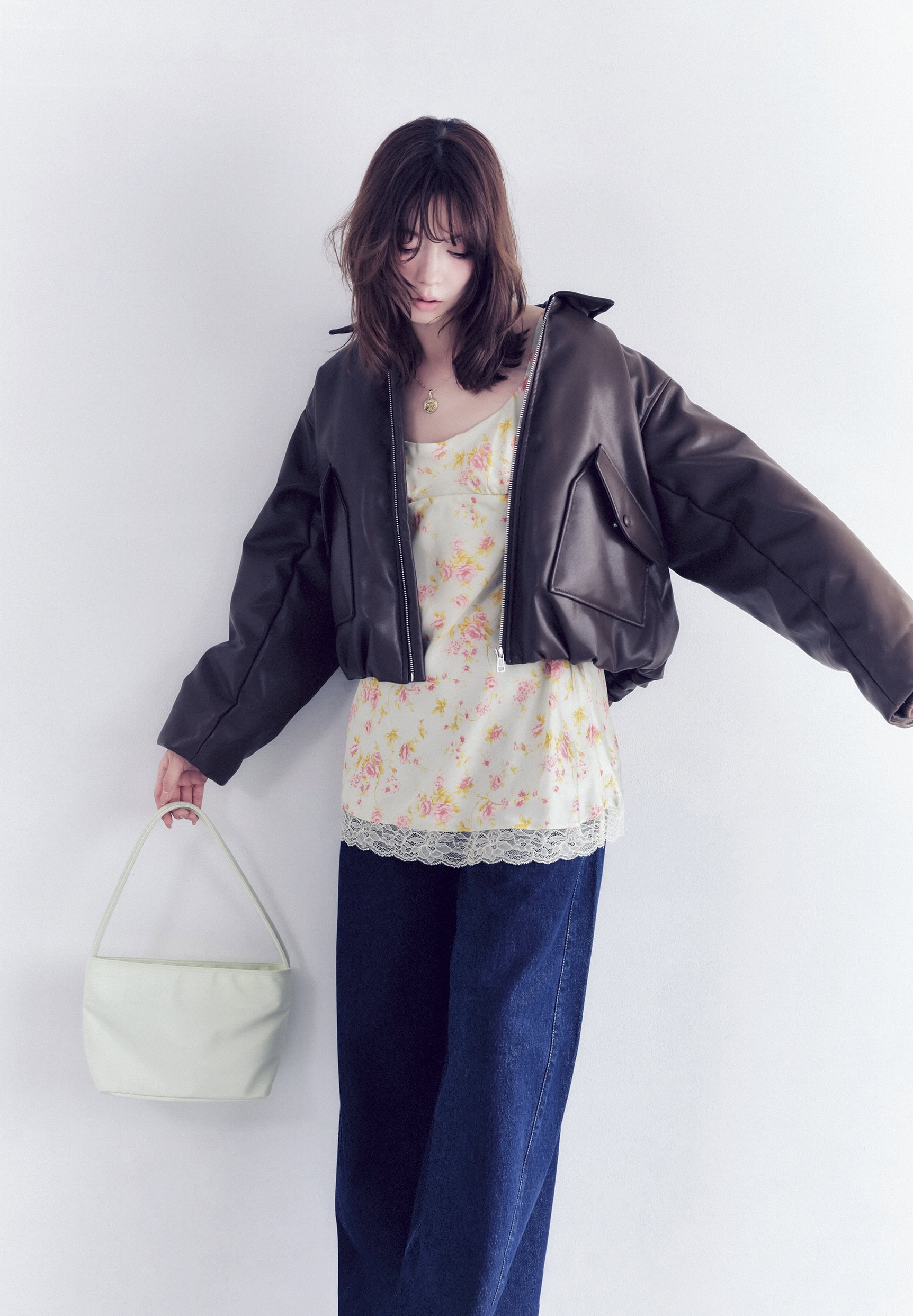 レザージャケット×花柄キャミの甘辛MIXコーデ