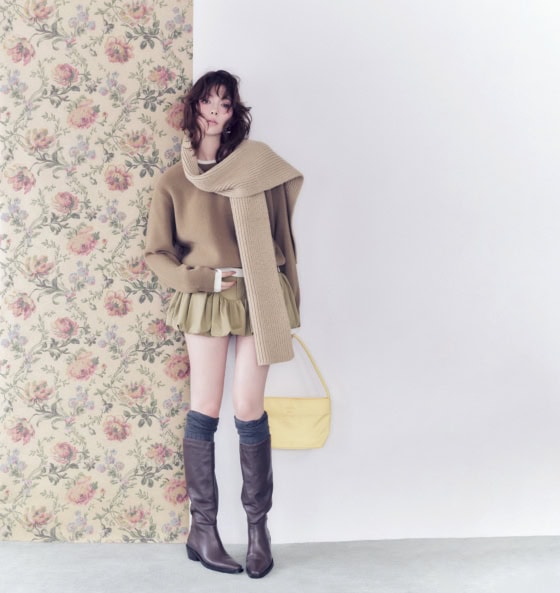 【2025-26冬】キーワードは“レイヤード”♡ 1枚で洒落見えする“重ね着風”トップス4選