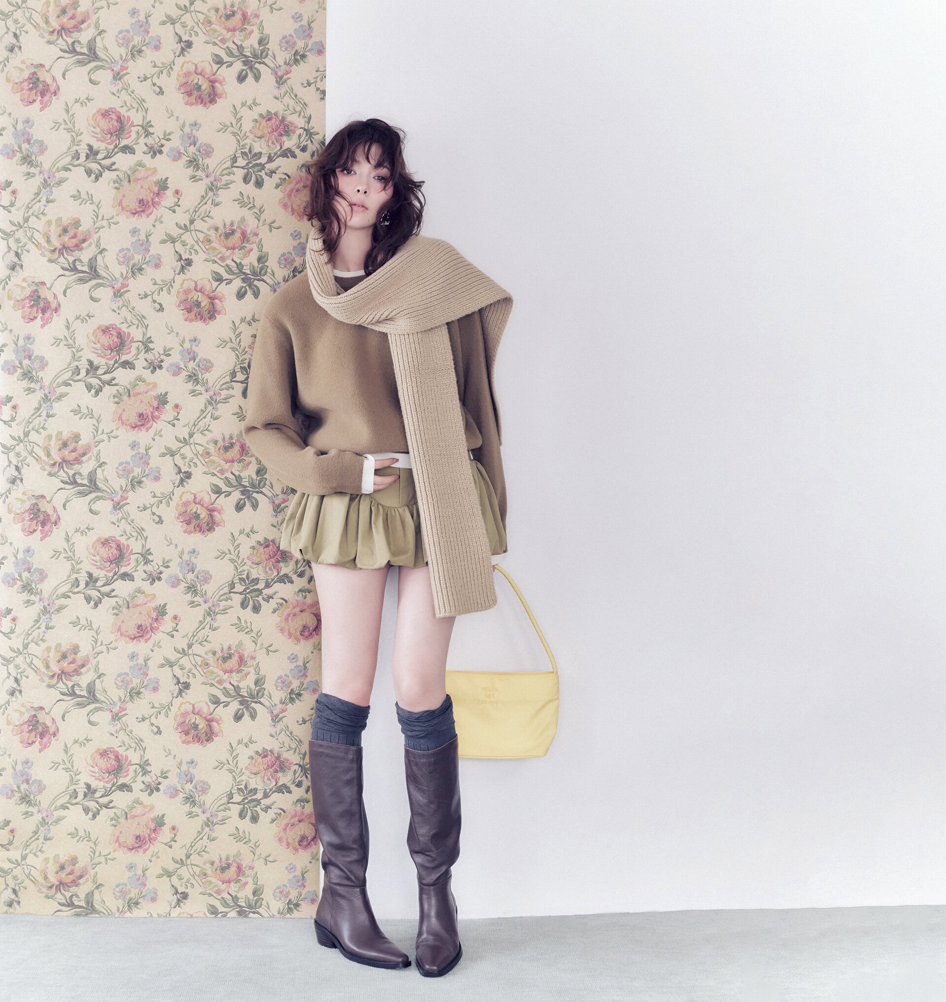 【2025-26冬】キーワードは“レイヤード”♡ 1枚で洒落見えする“重ね着風”トップス4選