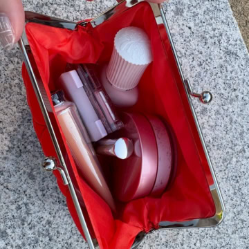 ハローキティ　がま口ポーチ