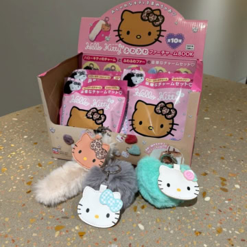 ハローキティ ふわふわファーチャーム