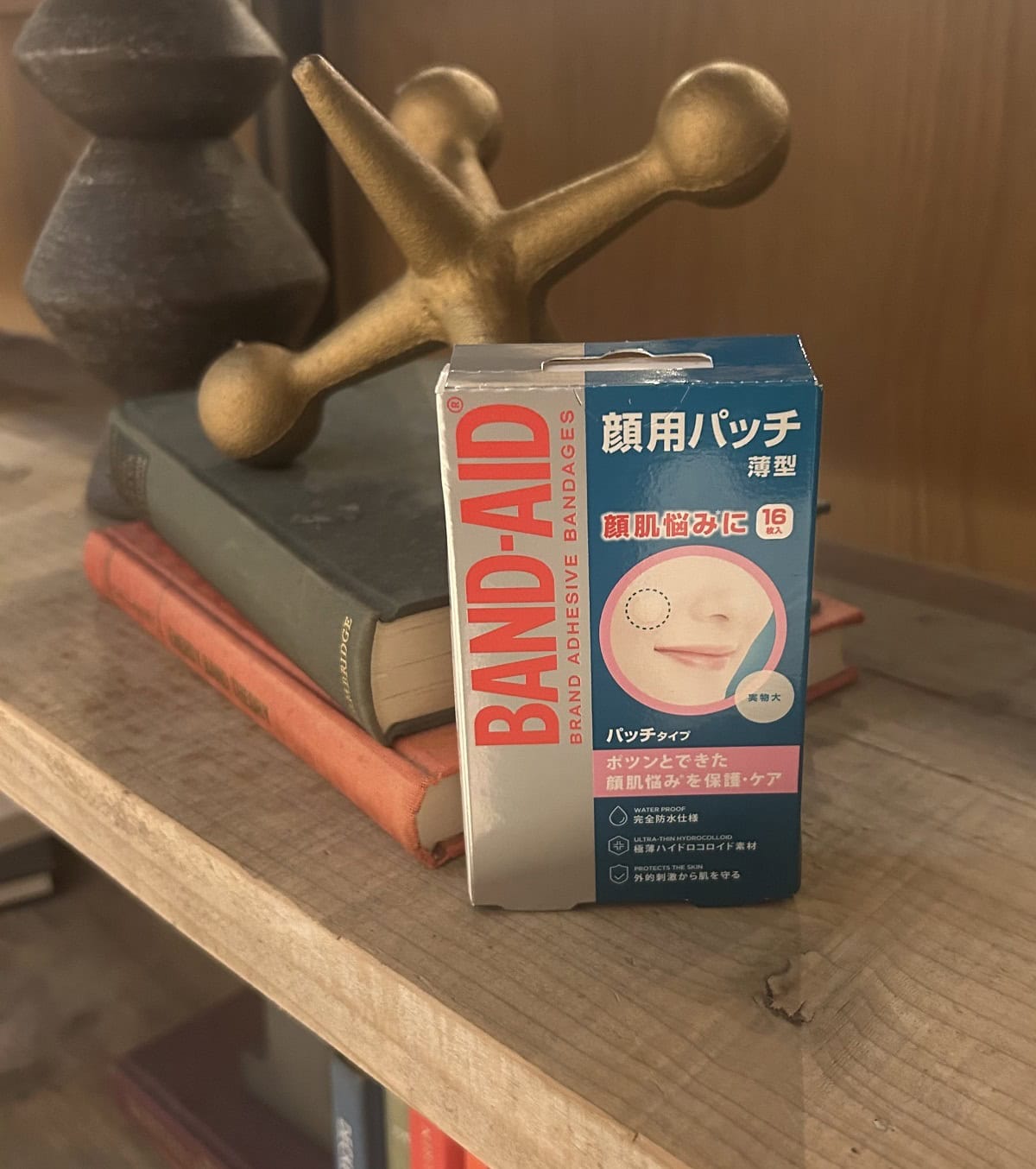 バンドエイド顔用パッチ