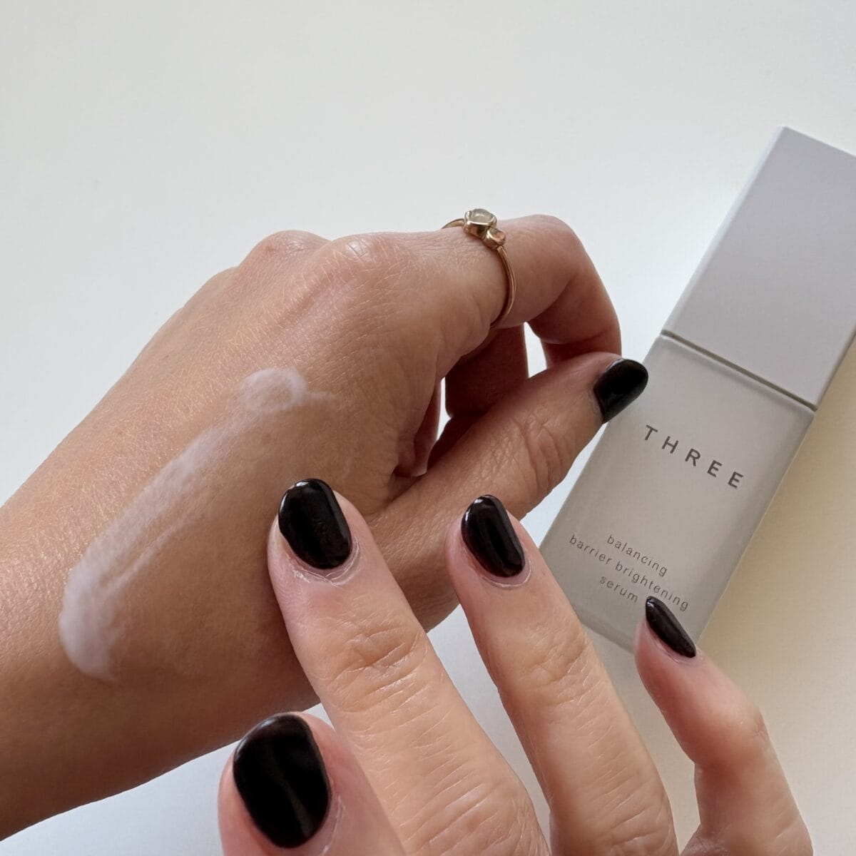 THREE バランシング バリア ブライトニング セラム