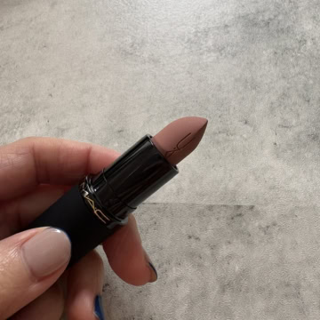 M·A·C パウダー キス ヘイジー マット リップスティック「テイケン」の色味と質感アップ