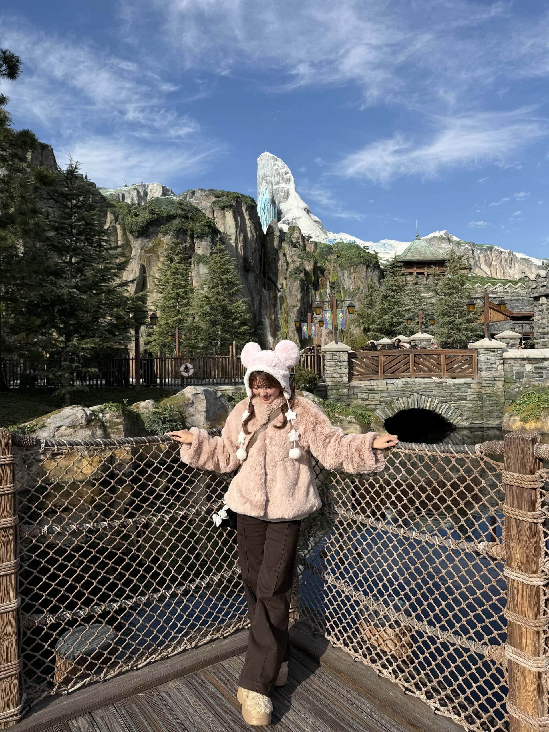 テーマパークコーデ×防寒ファーコート