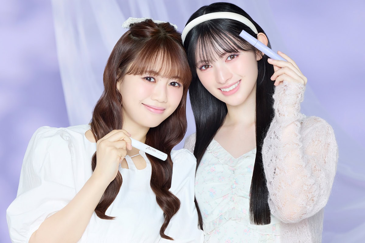 plus eau（プリュスオー）ポイントリペアシリーズを手に持つ超ときめき♡宣伝部の吉川さんと菅田さん