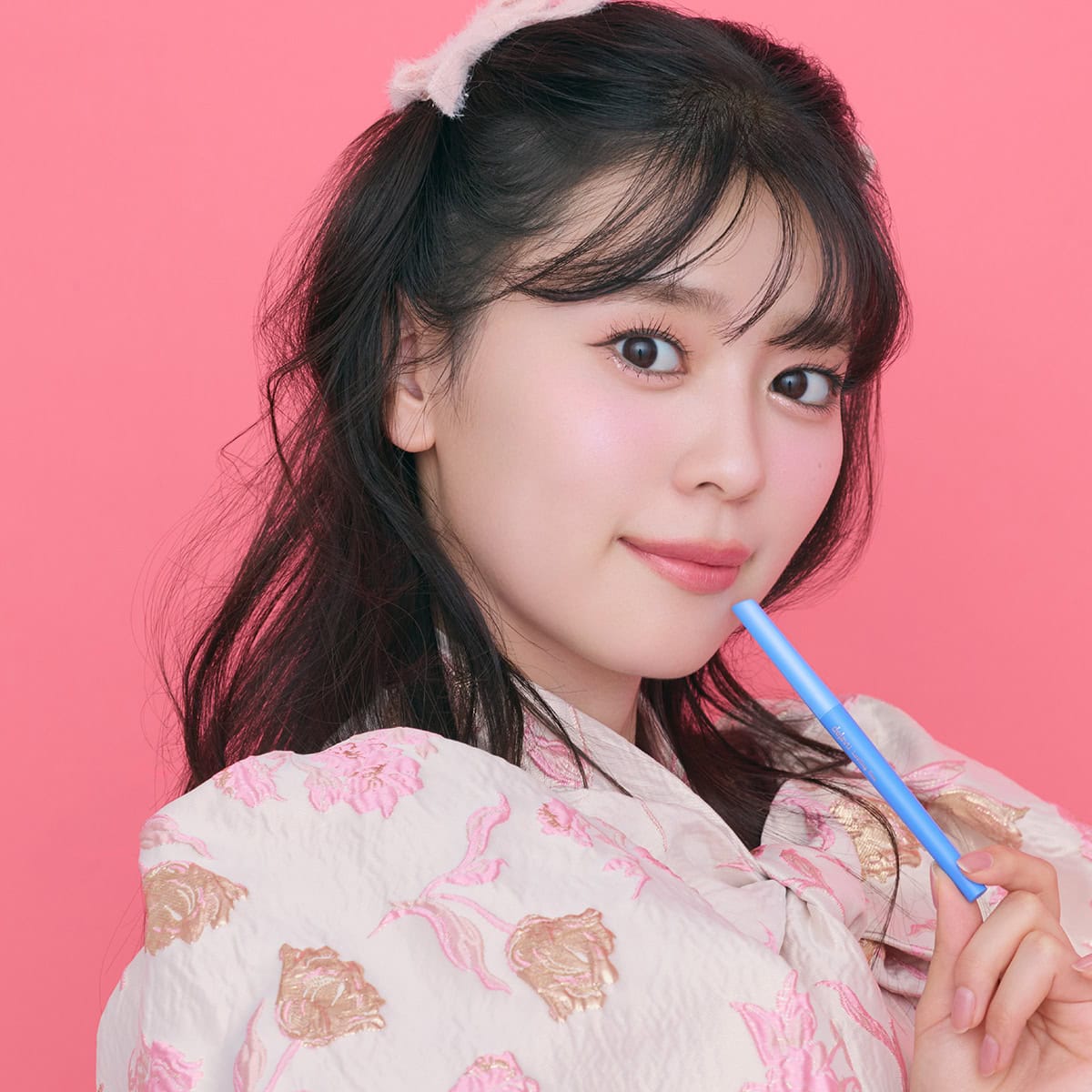 目もとが最上級にかわいく盛れる！ 超ときめき♡宣伝部・坂井仁香が超キープ系アイライナー「デジャヴュ 極細クリームペンシル」にベタ惚れな理由♡