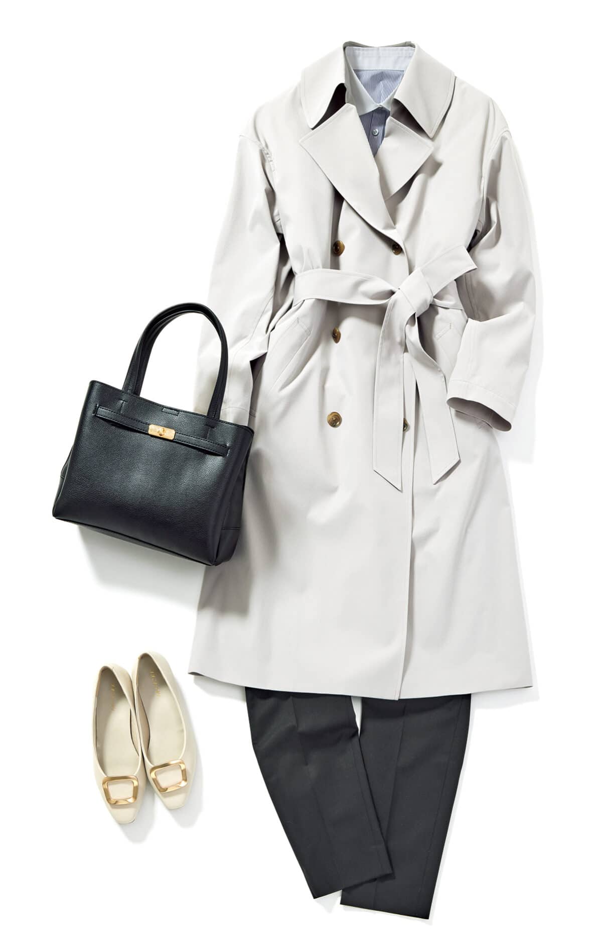 AOKIのトレンチコートの前を閉じたスタイリング写真