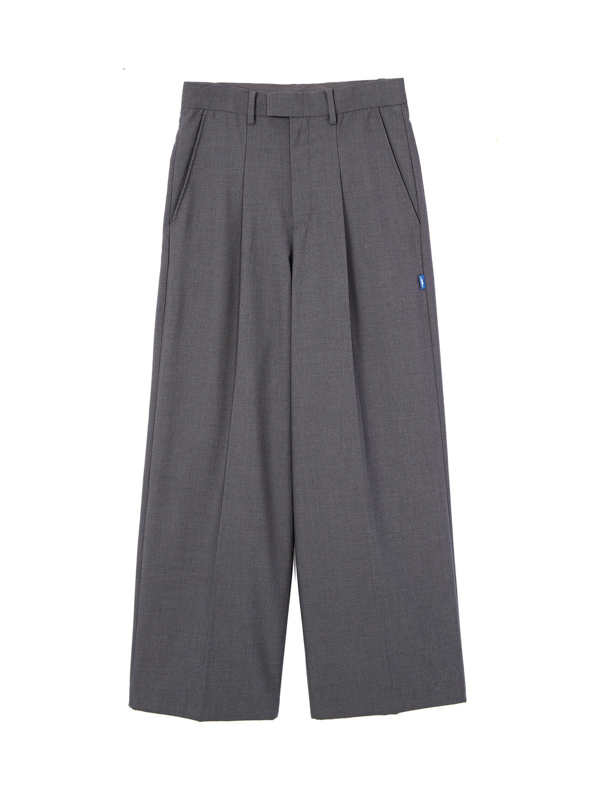 ナイスウェザー／NICE WEATHERの、たっぷりとしたグレーのワイドパンツ。センタープレス入りできちんと感も。