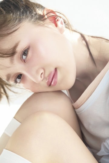 百田夏菜子が先取り春コスメをナビ！「ポール＆ジョー」で作る春の発光ベースメイク♡