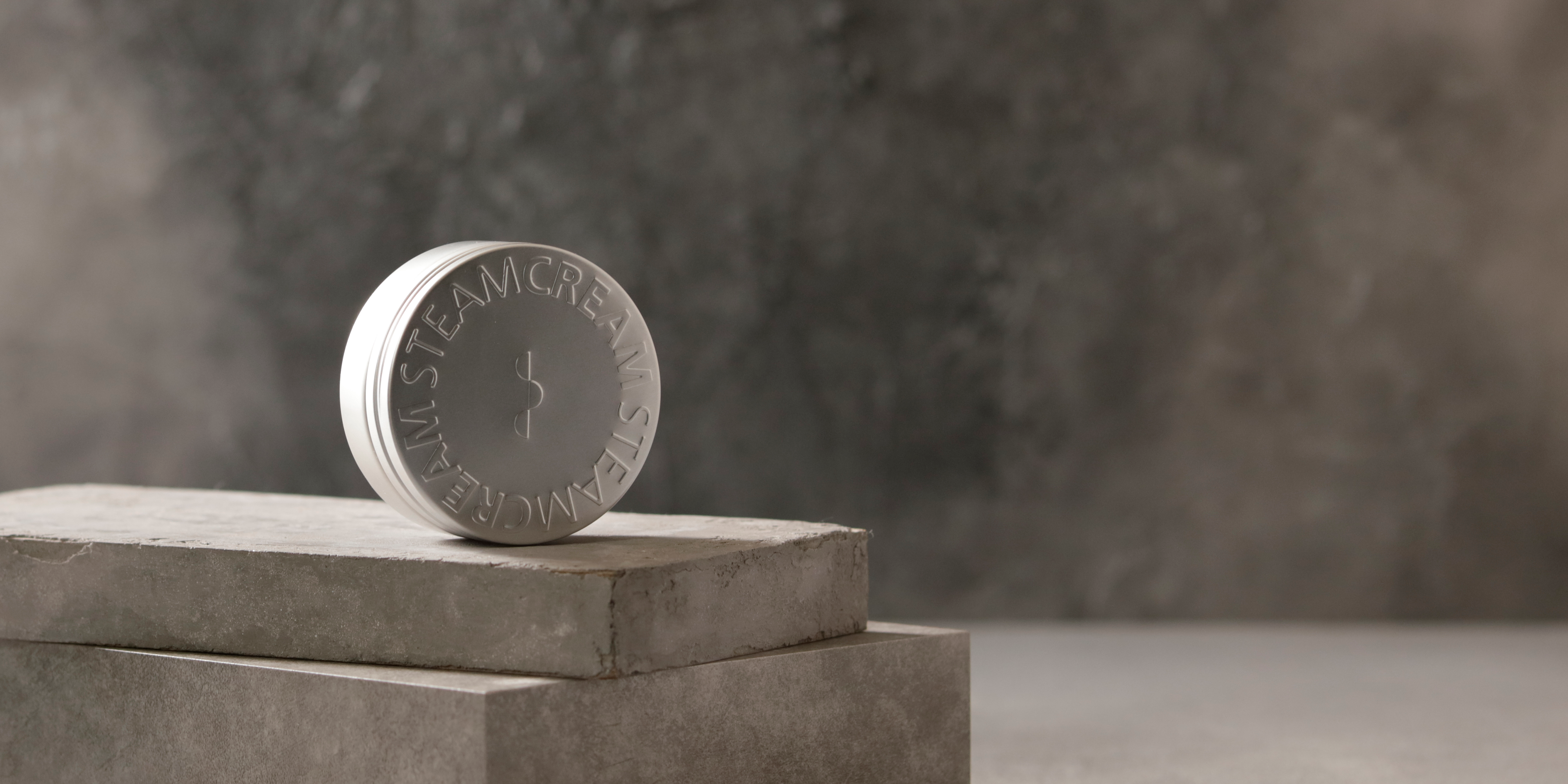 付録のコスメケースの画像、スウィート雑誌の付録として人気のアイテム。.