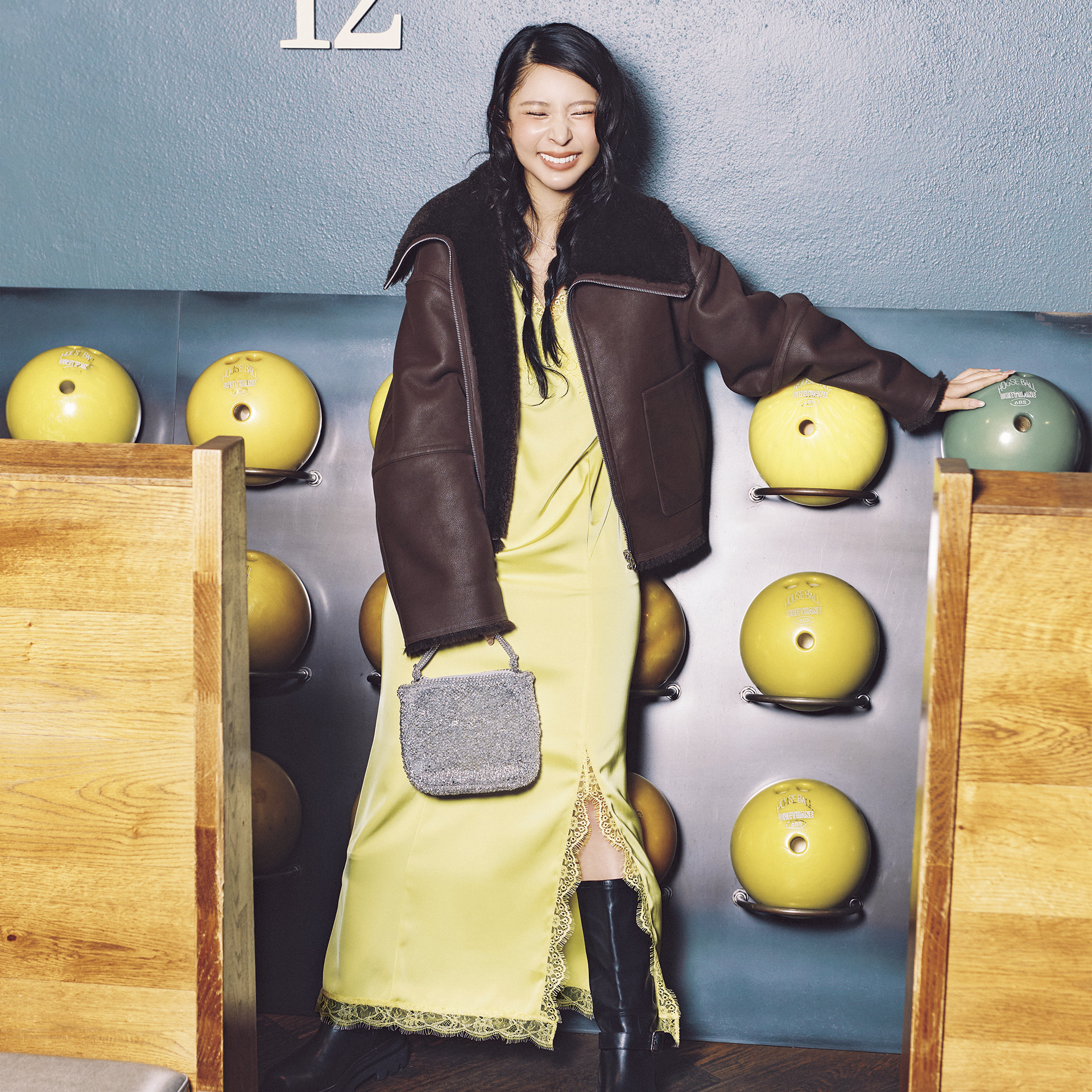 冬の重めコーデを軽やかに♡ 大人っぽ「ランジェリー風ワンピ」のお手本3選