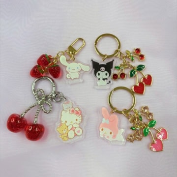 SANRIO CHARACTERS きらきらフルーツチャーム