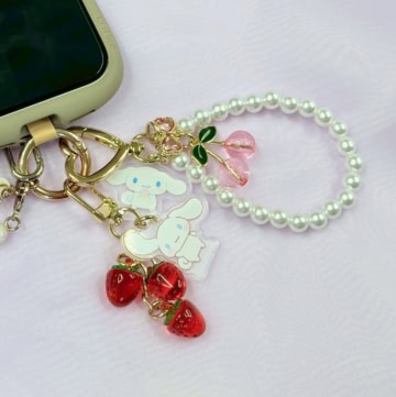 SANRIO CHARACTERS きらきらフルーツチャーム