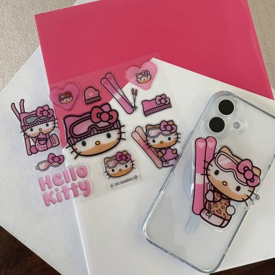 【付録レビュー】あの“日焼けハローキティ”が冬仕様に！限定「スマホグリップ＆ぷっくりシール」は絶対買い♡【sweet 3月号増刊】