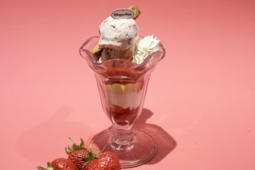 ICHIGO ミルフィーユパフェ with ハーゲンダッツ