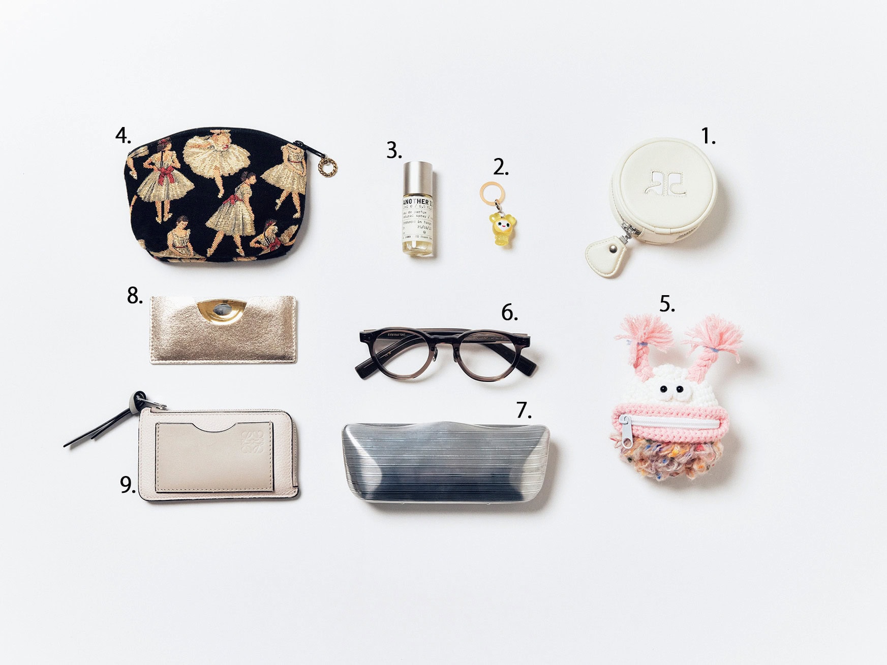 矢吹奈子　バッグの中身