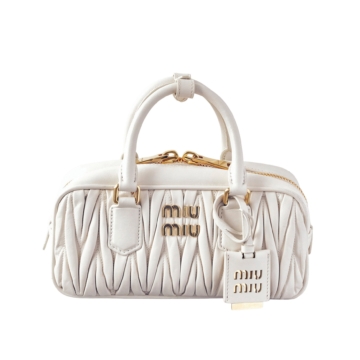 八木アリサ　愛用バッグ