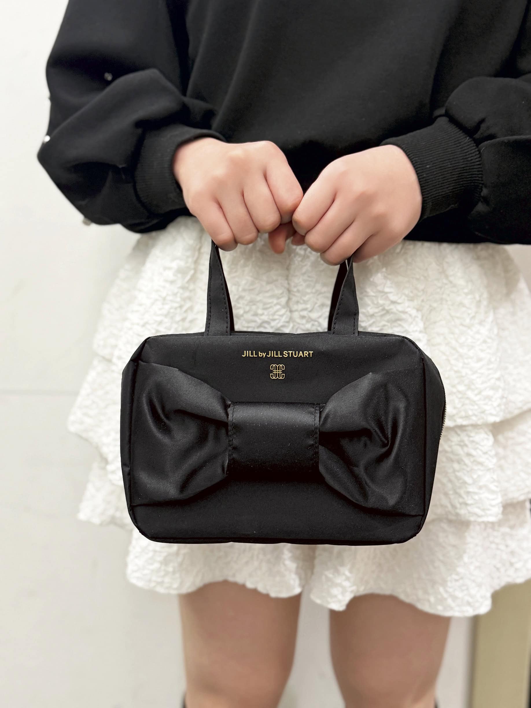 スウィート2026年5月号付録、ジルバイジルスチュアートのビッグリボンバッグについての特集記事のアイキャッチ画像。ちょっとしたおでかけにぴったりのかわいい相棒バッグ。