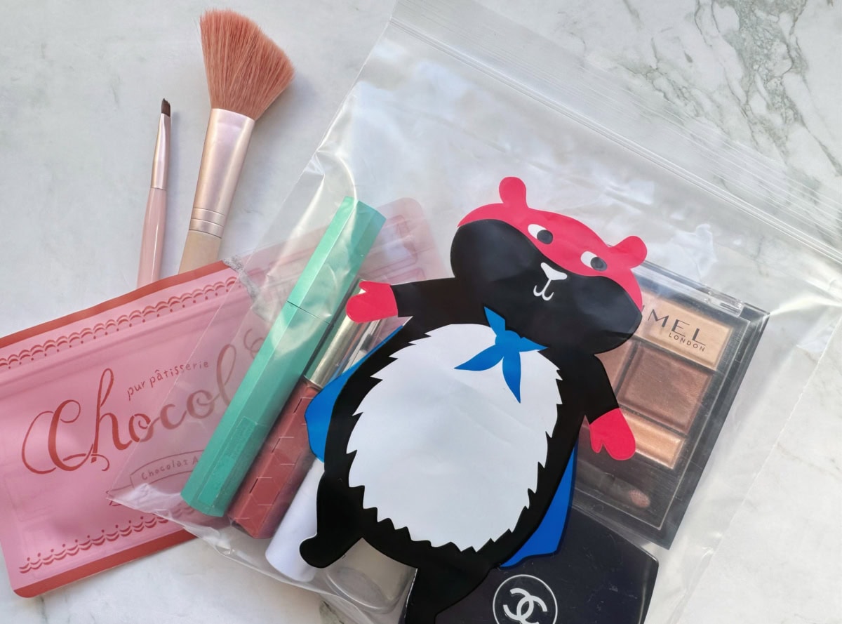 汚れてもOK!クリアな魅せ「コスメポーチ」