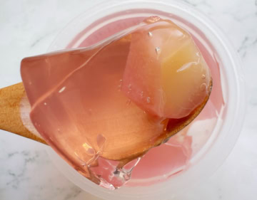 ジューシーな桃果肉がゴロゴロ