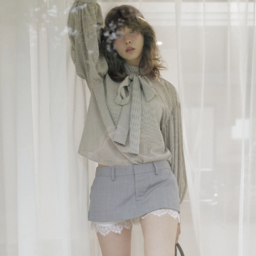 脱・子どもっぽ!ギンガムチェックは「ミニ丈」で好バランス。ヘルシーな大人の春スタイル