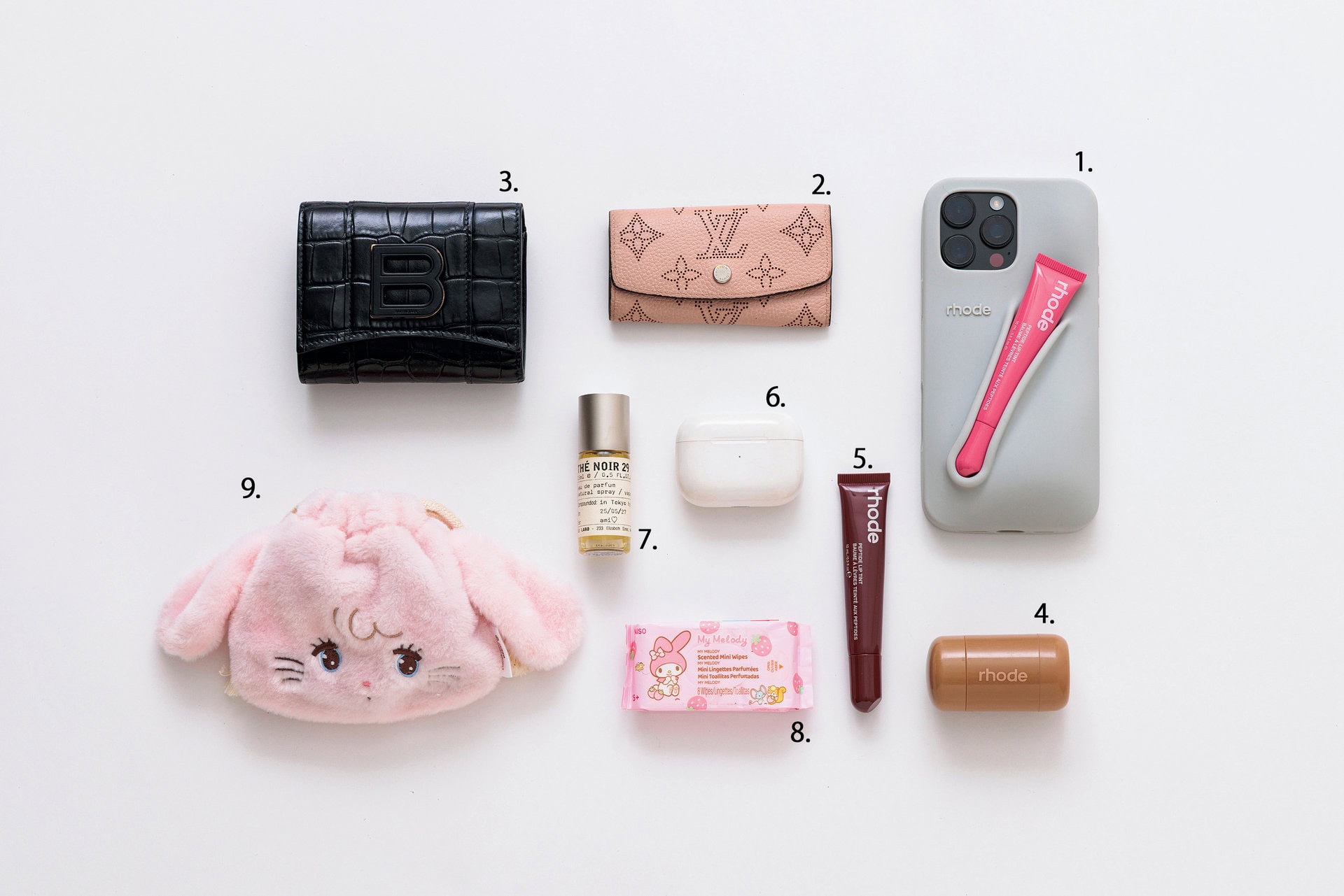 釘本亜美　バッグの中身